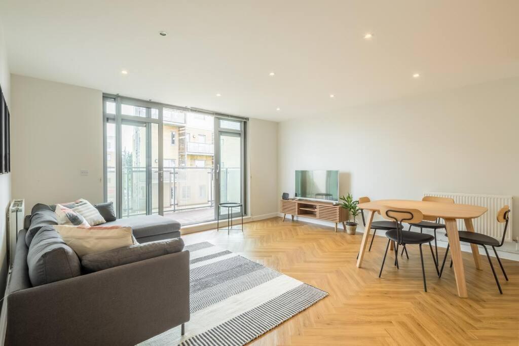 Executive 2br Next To Station + Parking Cambridge (Cambridgeshire)