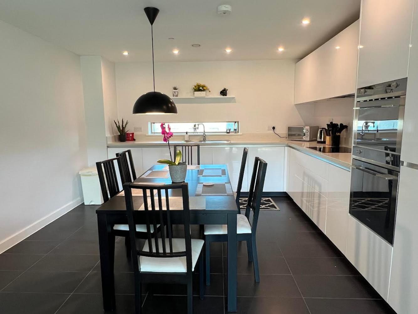 Apartment Cambridge Stays - Apartment At Addenbrooke Hospital And Bio Campus - Free Private Parking