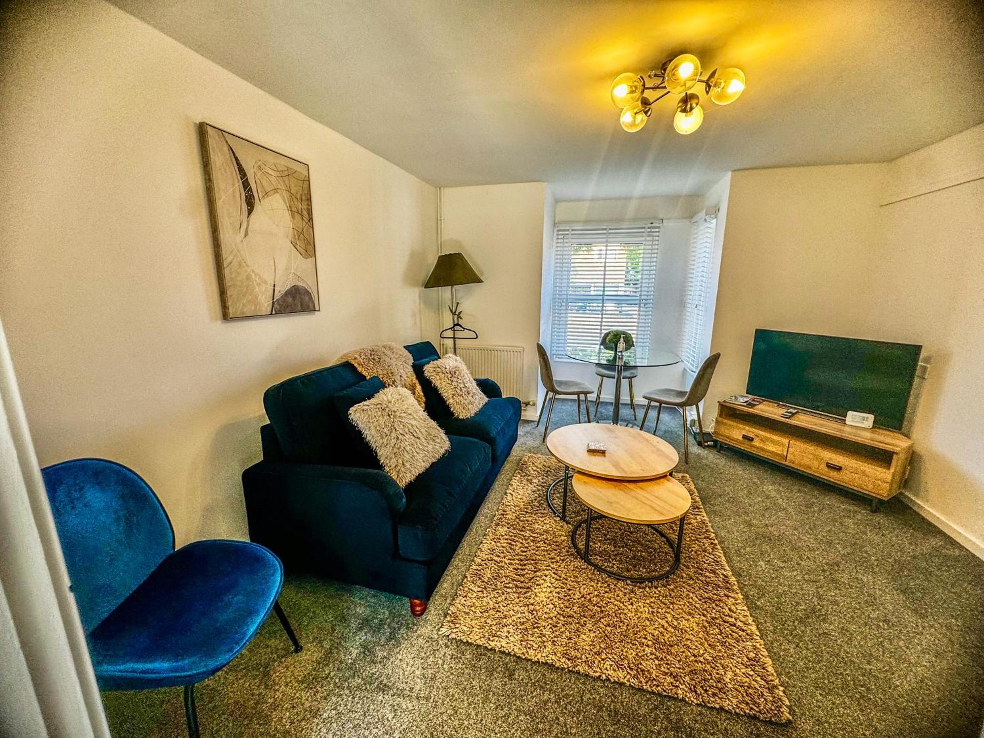 Apartment Lime Tree In Blue House *