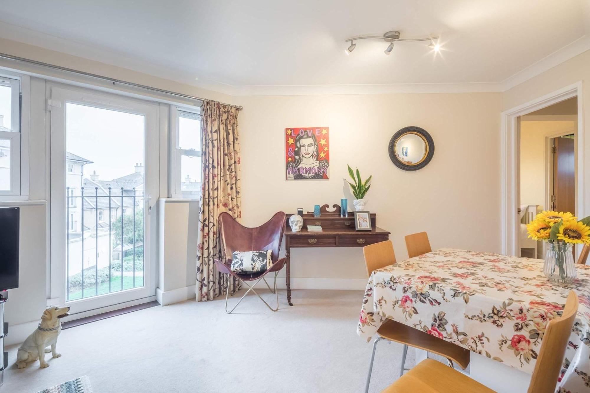 Fabulous 3bed - With Parking *