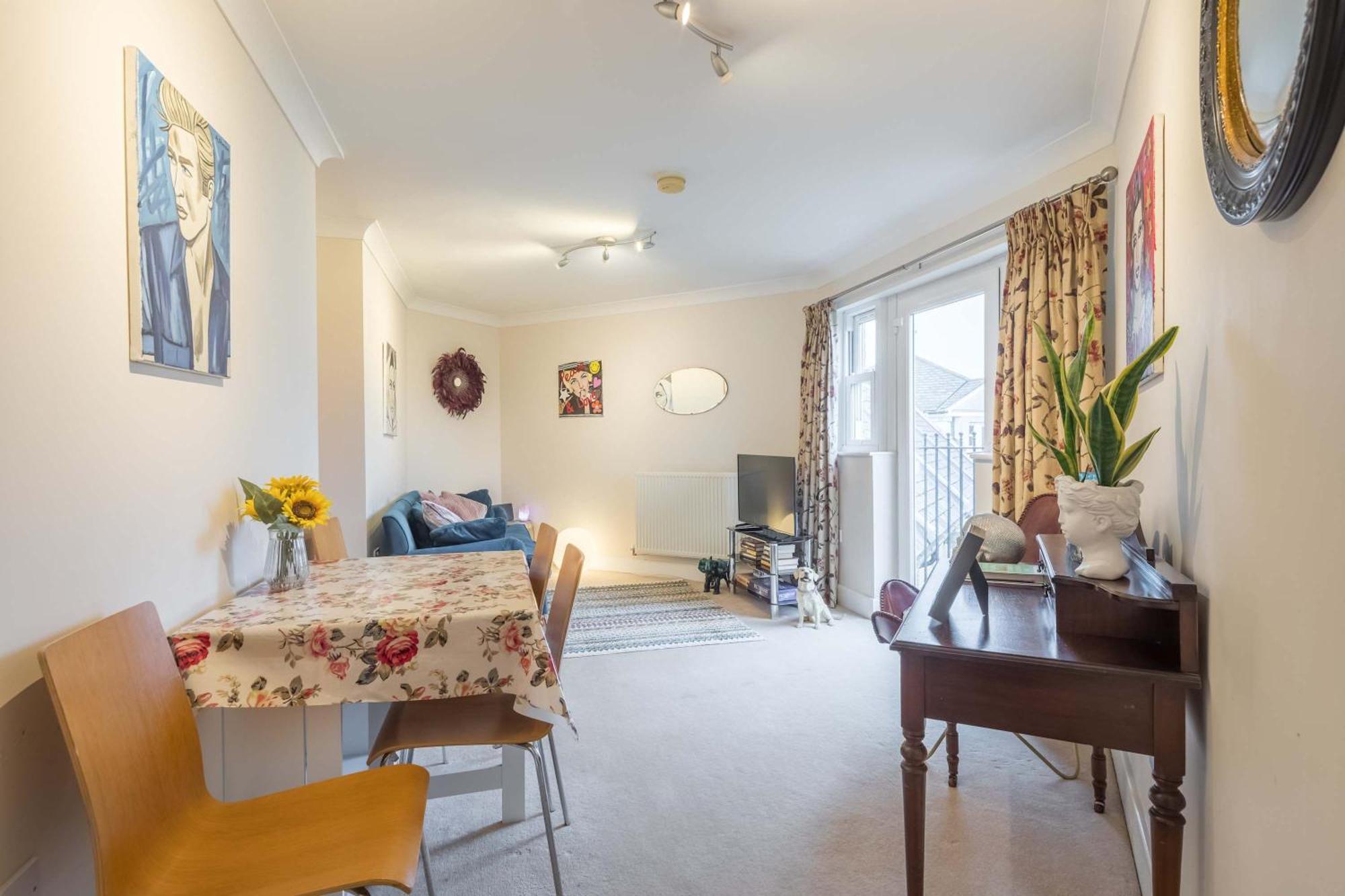 Fabulous 3bed - With Parking