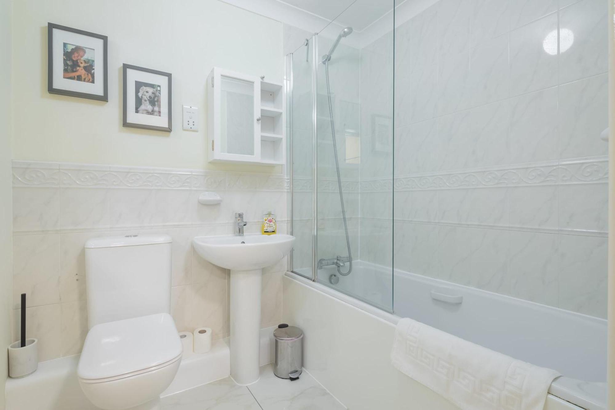 Fabulous 3bed - With Parking Apartment *