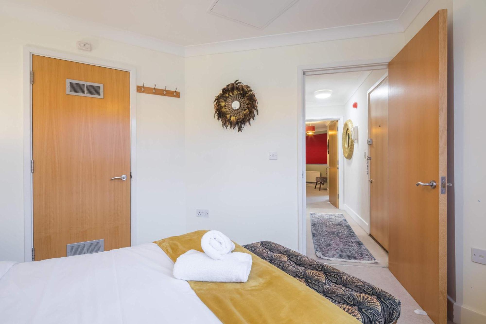 Fabulous 3bed - With Parking Apartment *