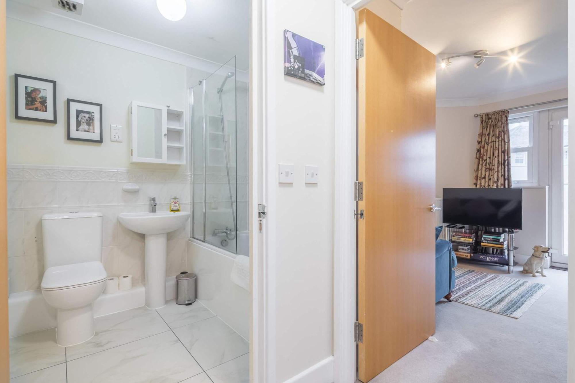 Fabulous 3bed - With Parking * Cambridge (Cambridgeshire)
