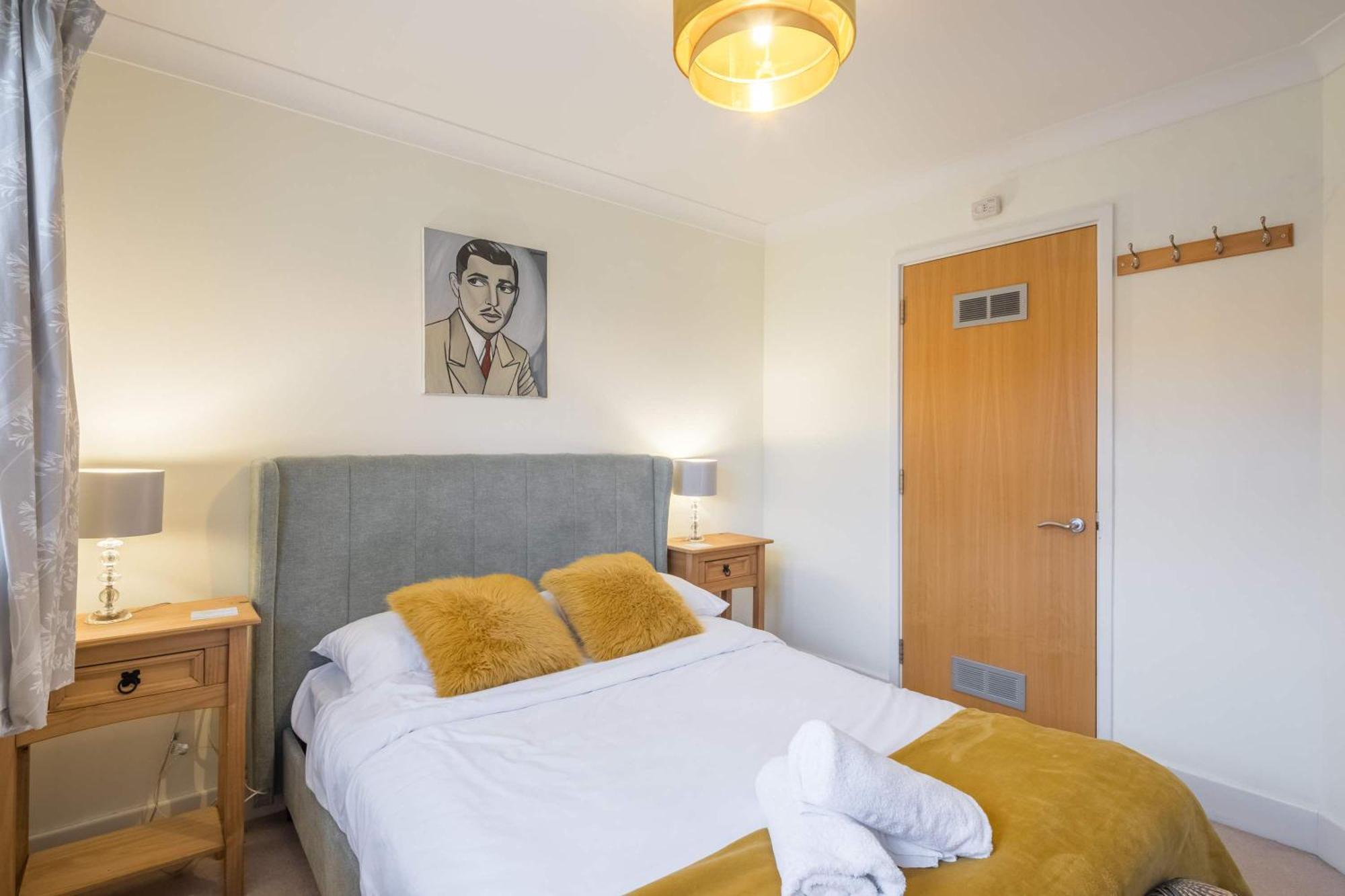 Fabulous 3bed - With Parking Apartment *
