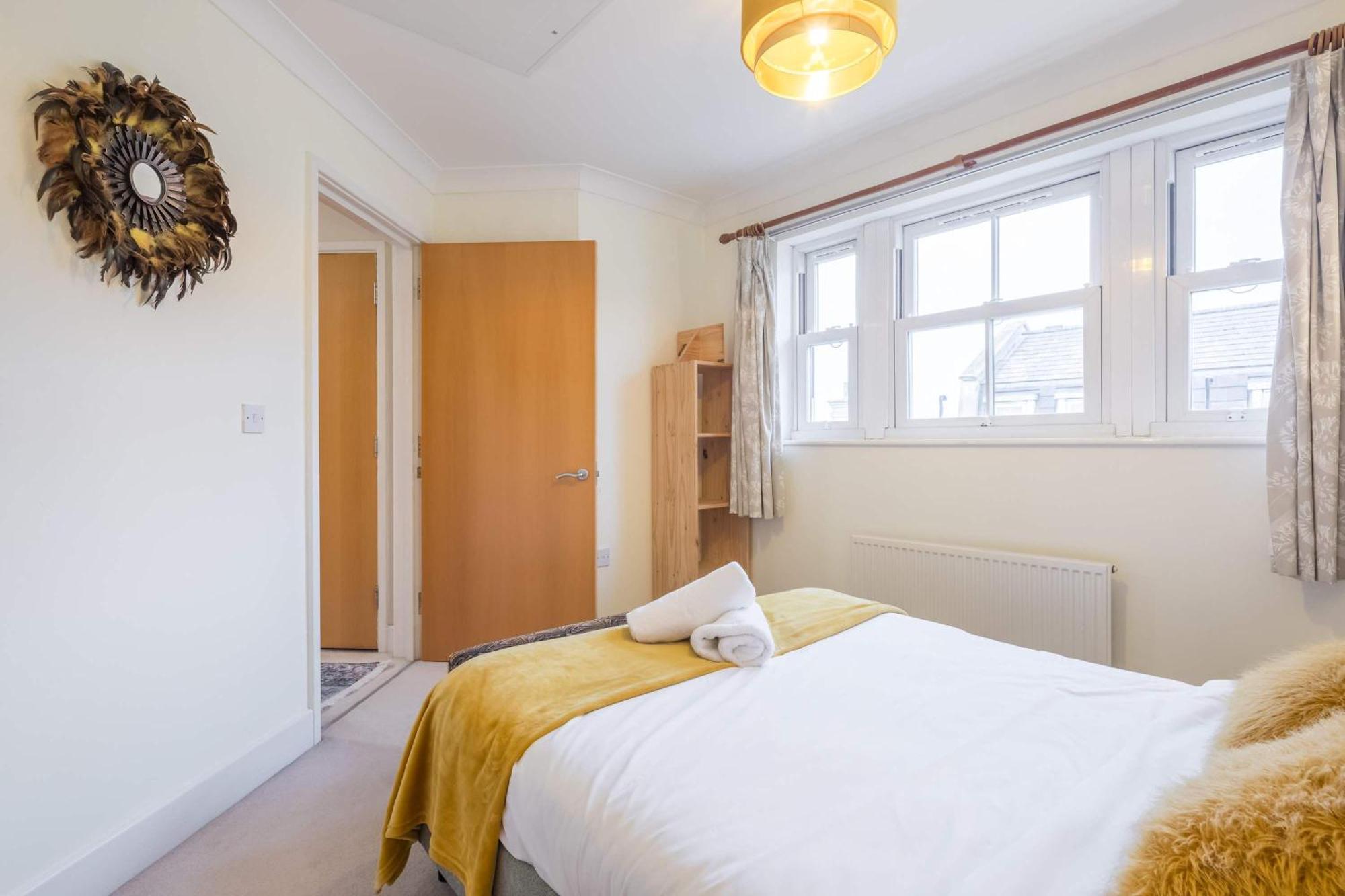 Fabulous 3bed - With Parking Apartment *