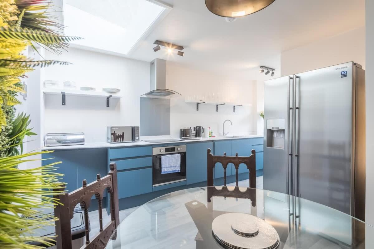 Beautiful 2bed Nr *