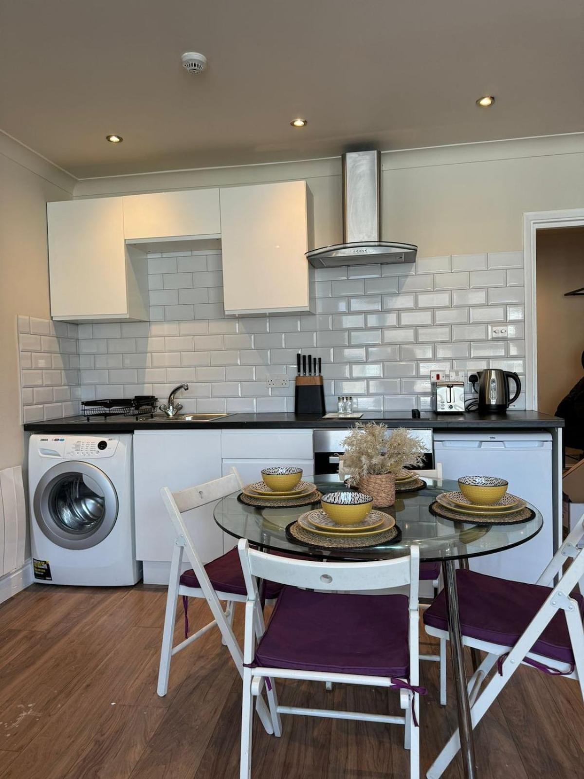 1 Bed Flat In Apartment