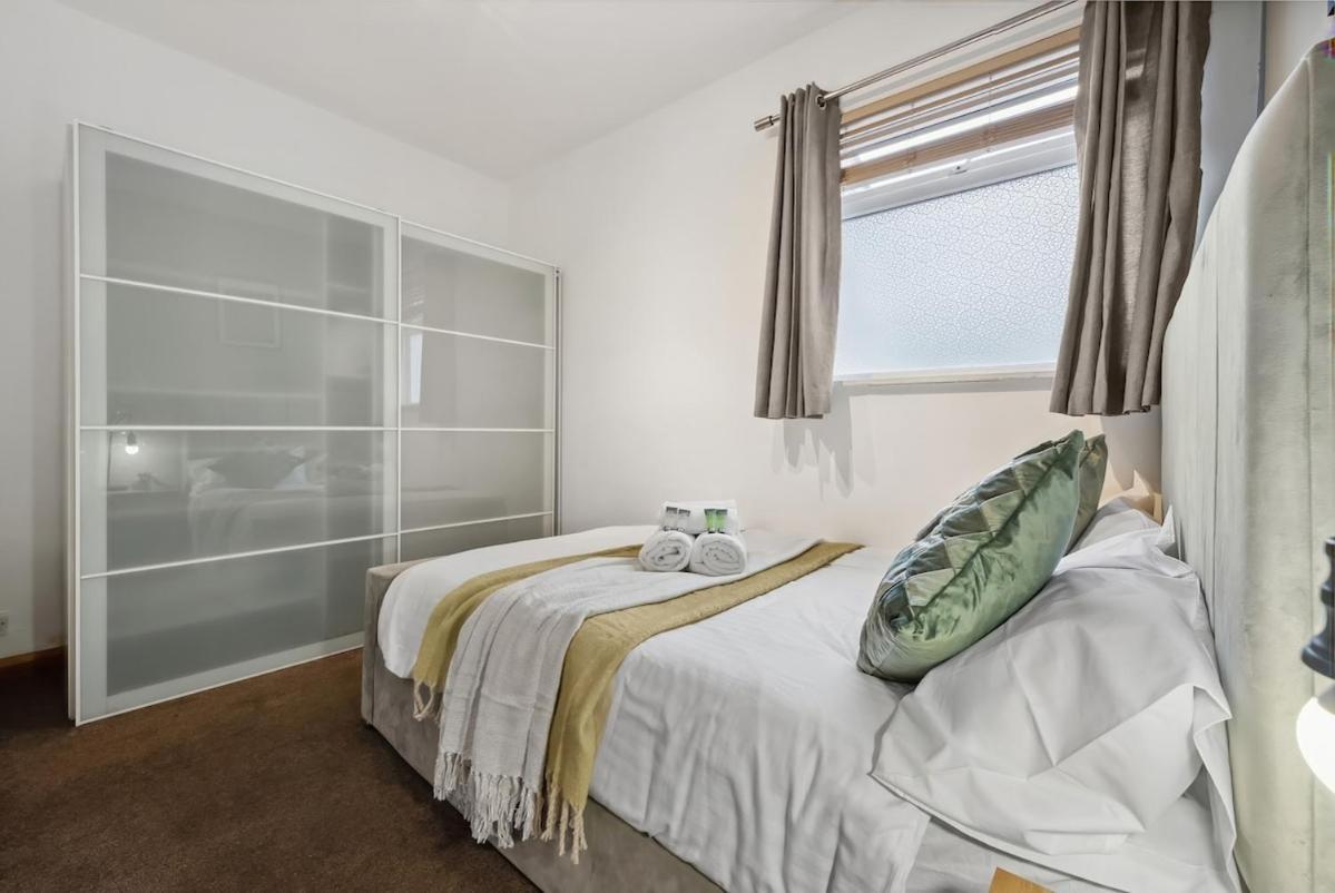 Chic 2 Bed With Free Parking & Garden *