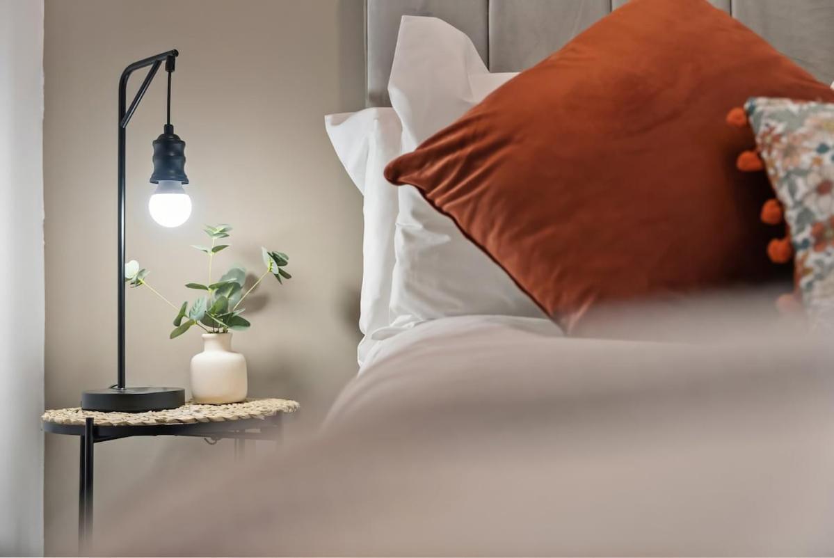 Chic 2 Bed With Free Parking & Garden
