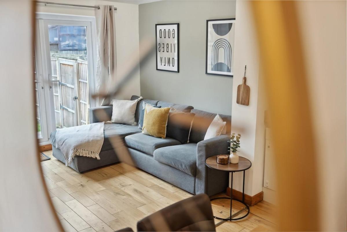 Apartment Chic 2 Bed With Free Parking & Garden *