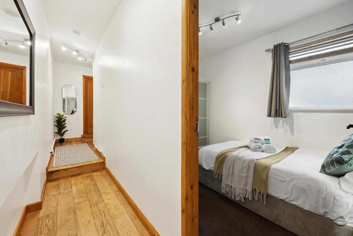 Apartment Chic 2 Bed With Free Parking & Garden *