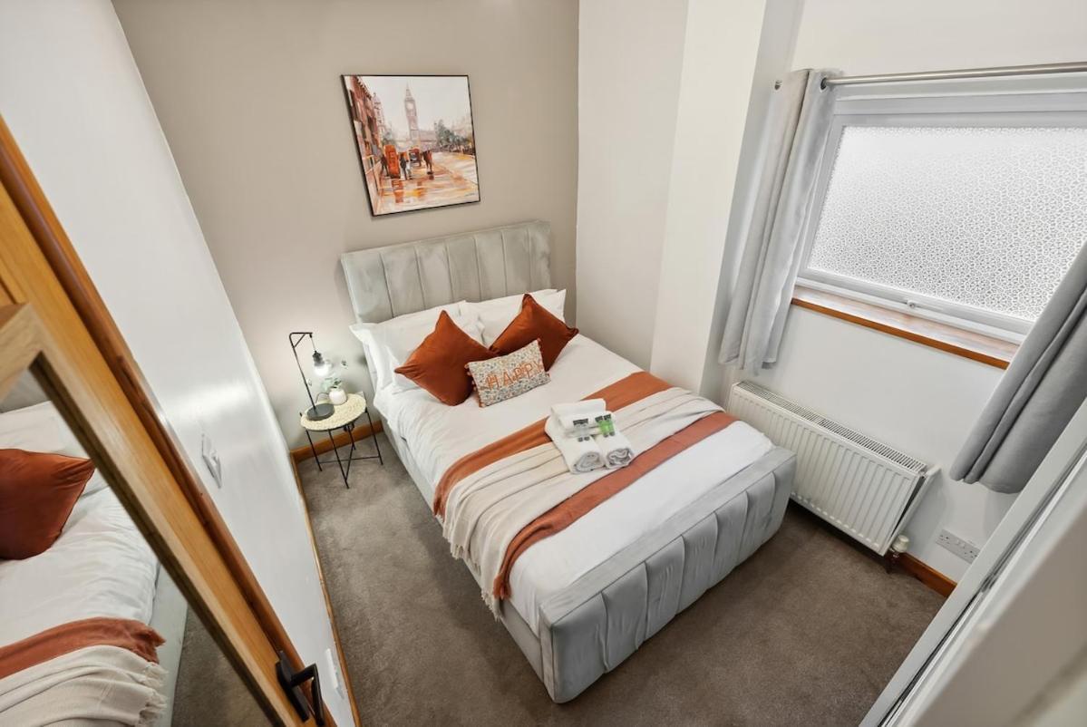 Apartment Chic 2 Bed With Free Parking & Garden *
