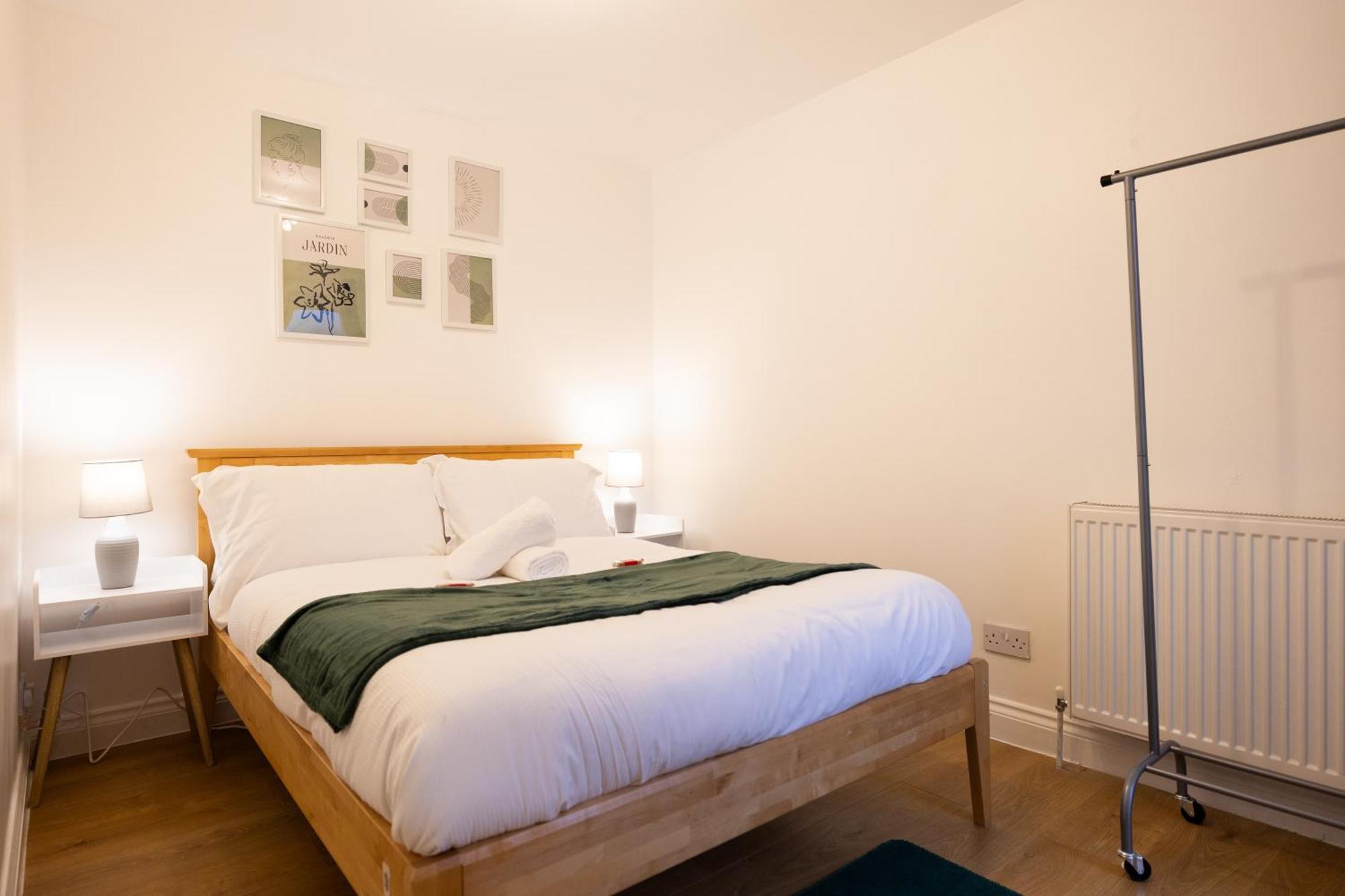 Spacious 5 Bedroom Near Retail Park - By Traboule Ltd *
