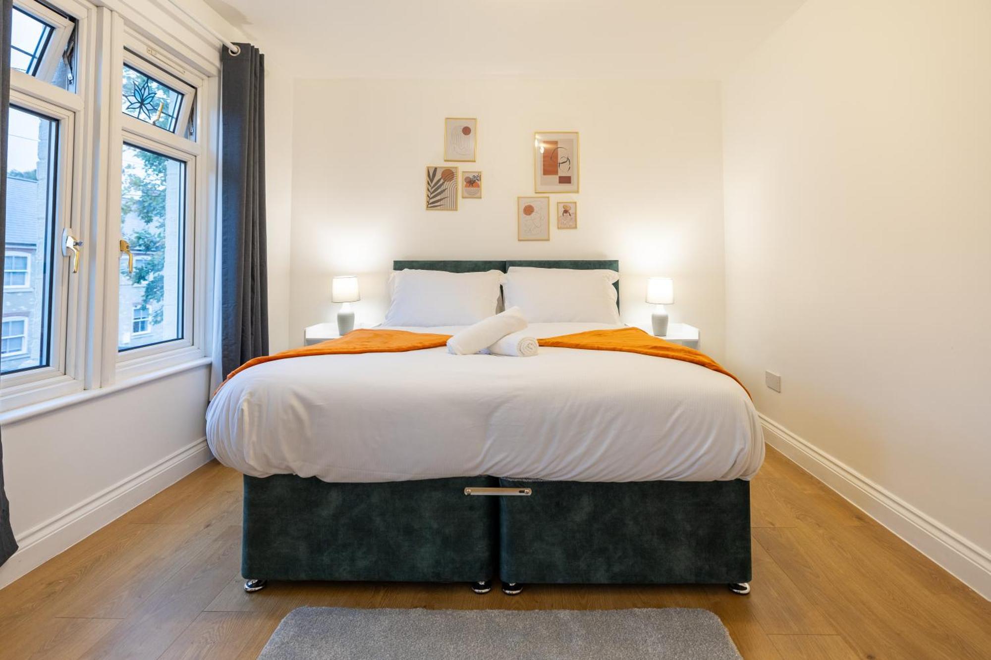 Apartment Spacious 5 Bedroom Near Retail Park - By Traboule Ltd *