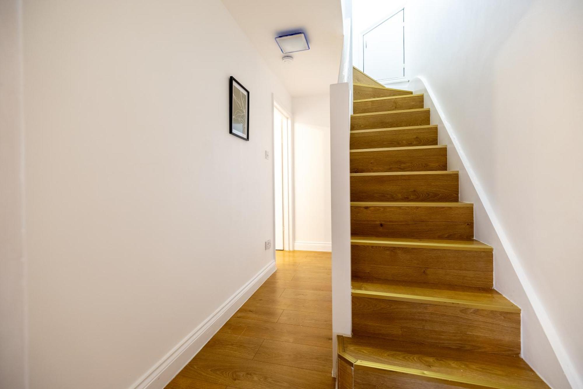 Apartment Spacious 5 Bedroom Near Retail Park - By Traboule Ltd