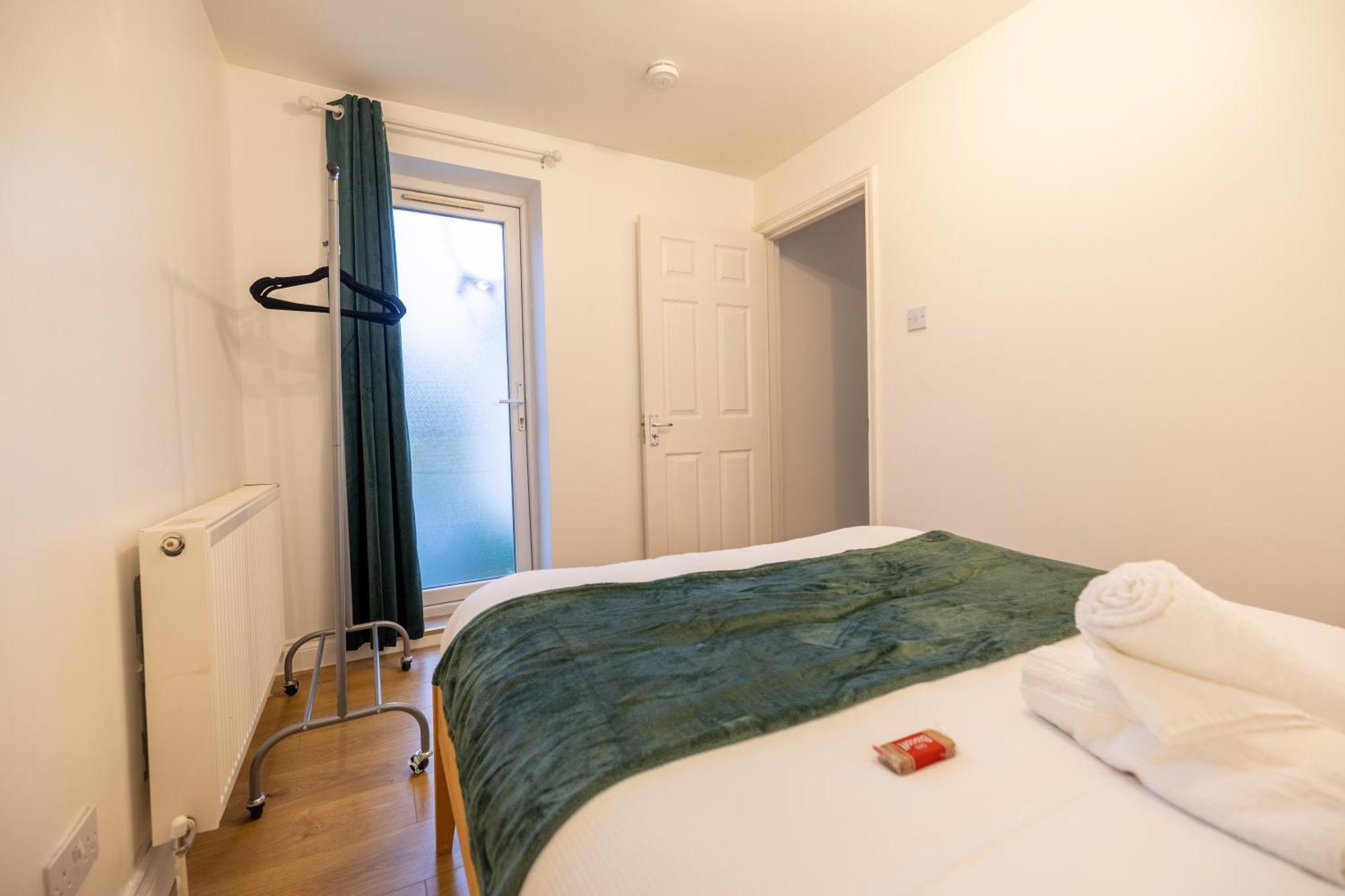 Spacious 5 Bedroom Near Retail Park - By Traboule Ltd * Cambridge (Cambridgeshire)