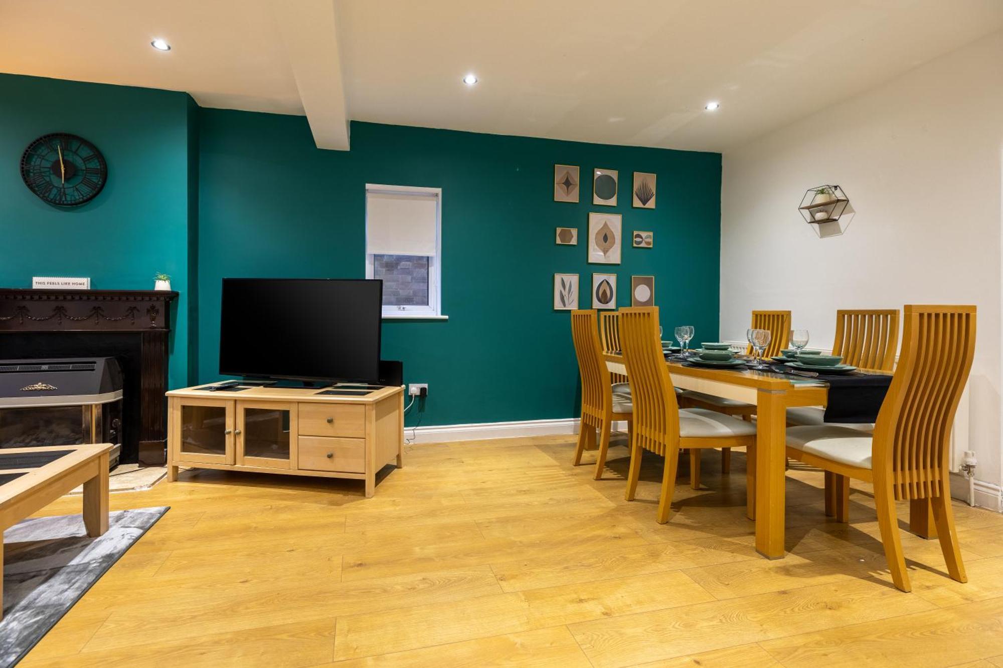 Spacious 5 Bedroom Near Retail Park - By Traboule Ltd * Cambridge (Cambridgeshire)