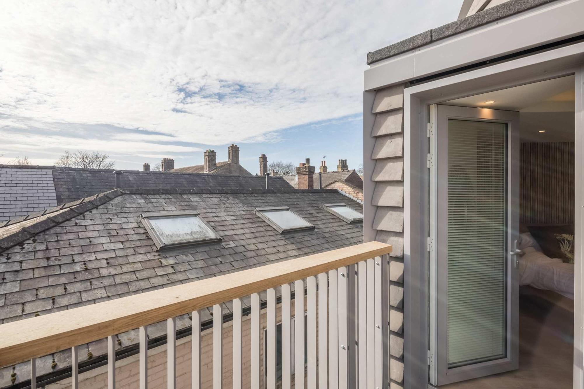 Stunning - Balcony & Parking Apartment