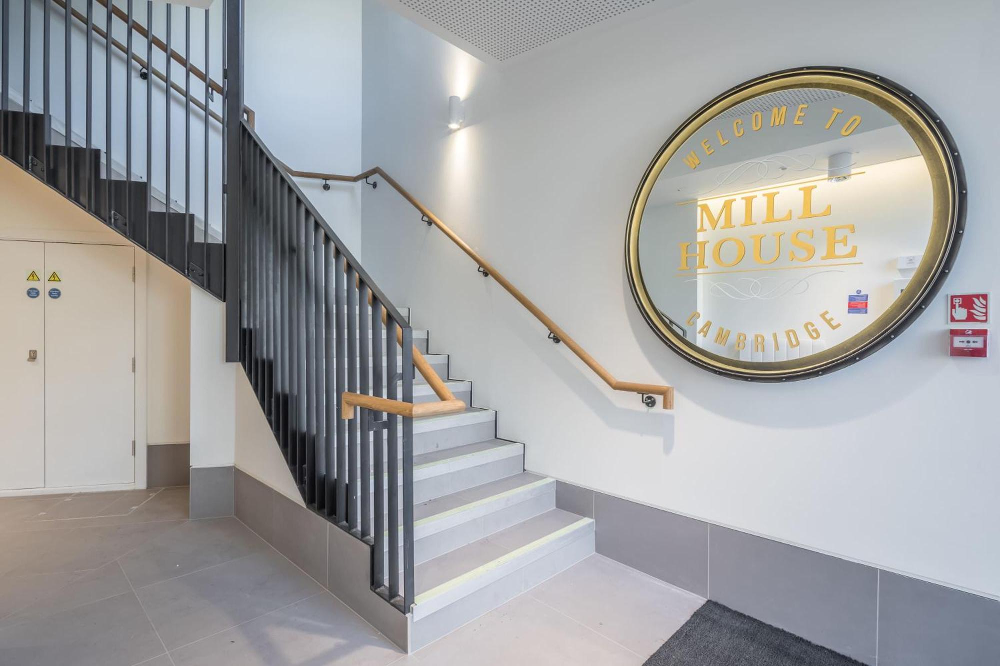 Apartment Stunning - Balcony & Parking *