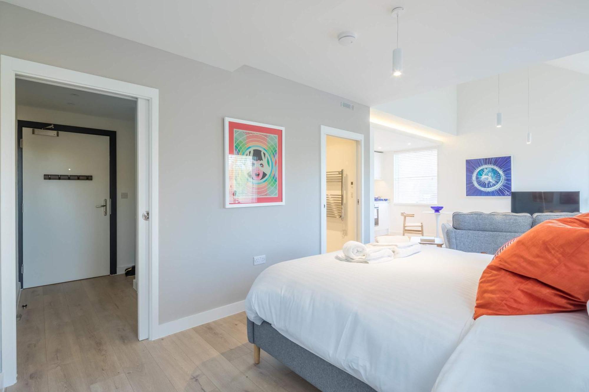 Luxury Riverside Views & Parking Apartment Cambridge (Cambridgeshire)