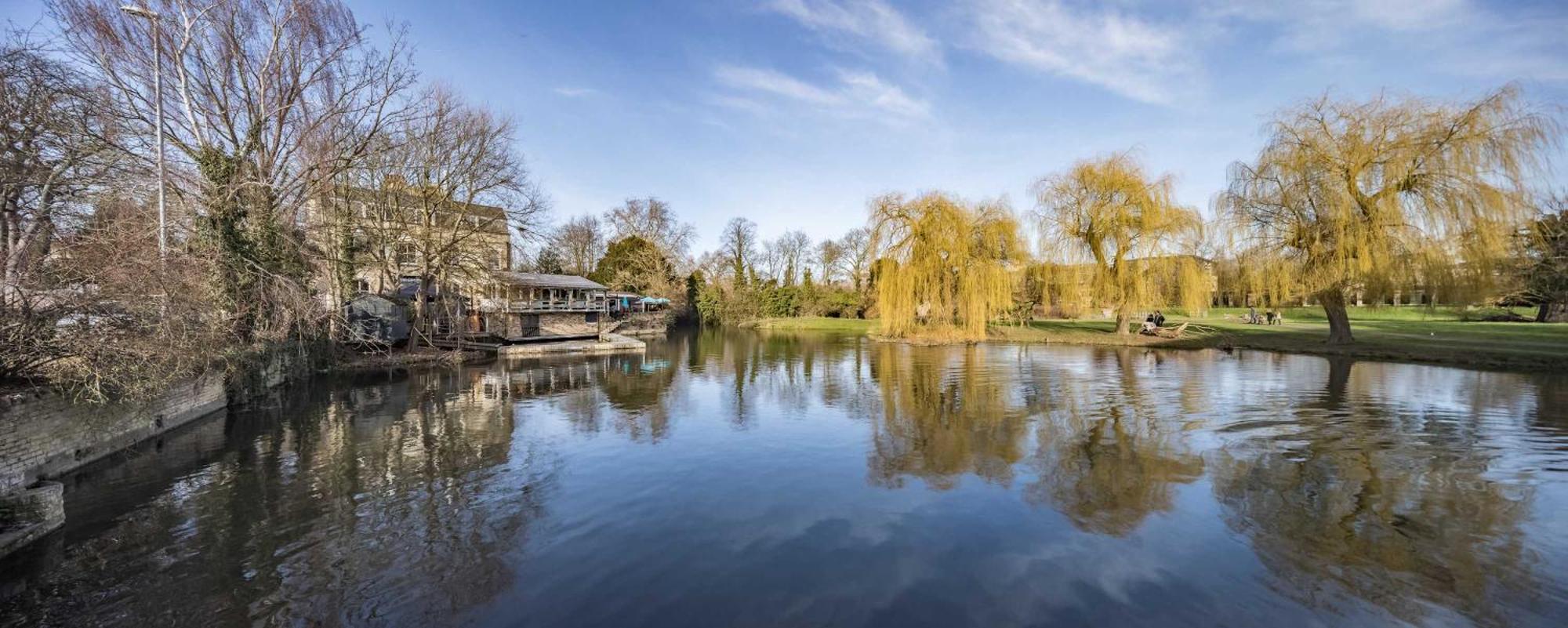 Apartment Luxury Riverside Views & Parking