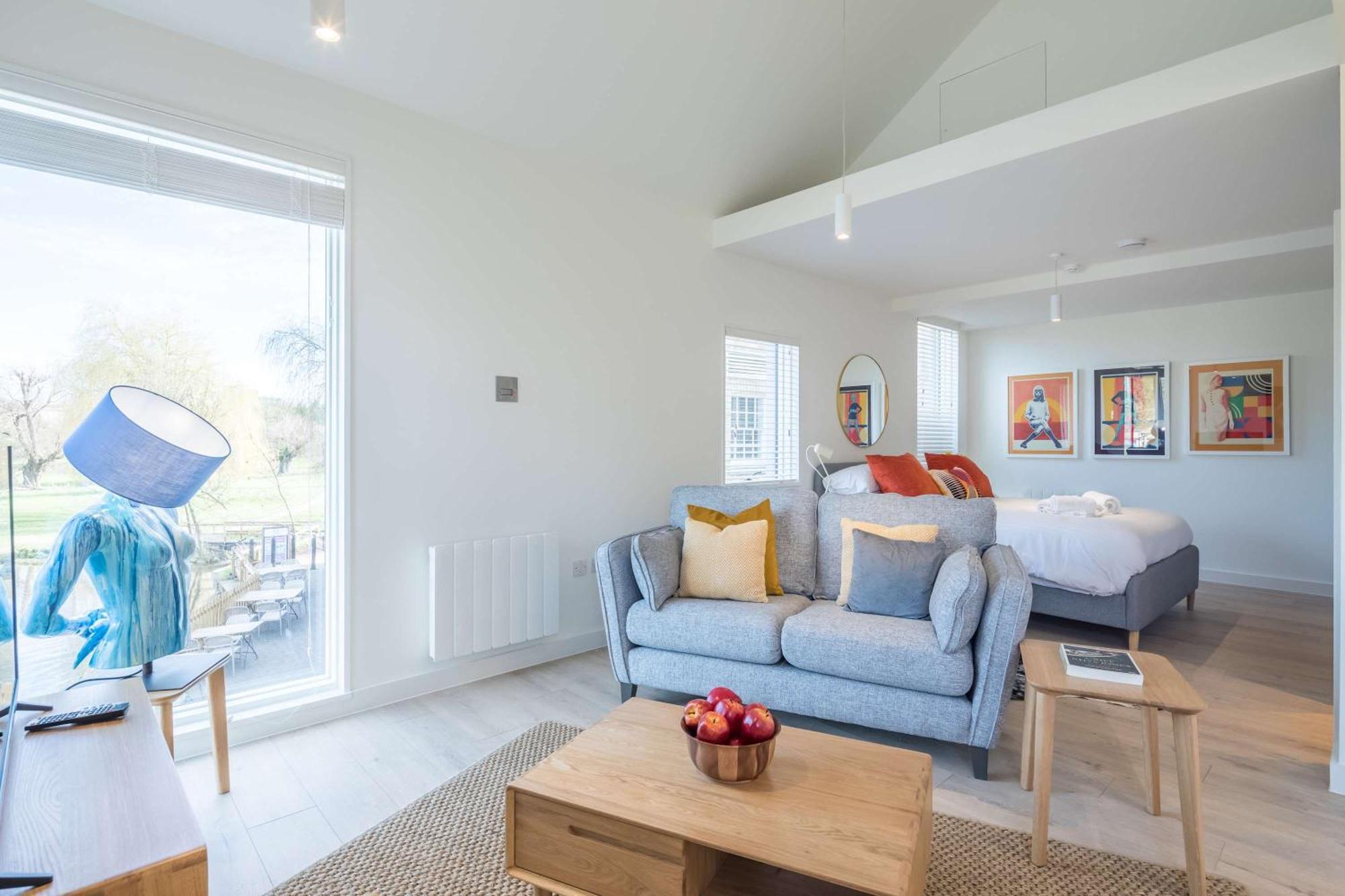 Apartment Luxury Riverside Views & Parking *