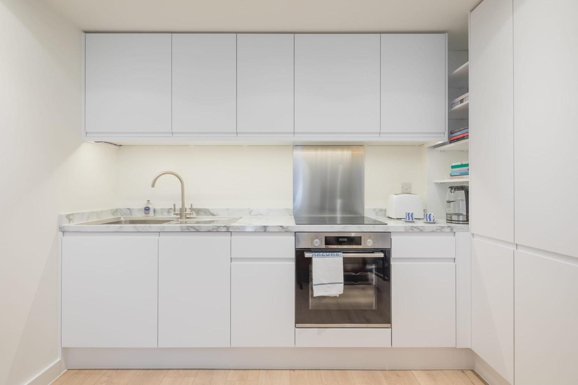 Apartment Stunning - With Parking *