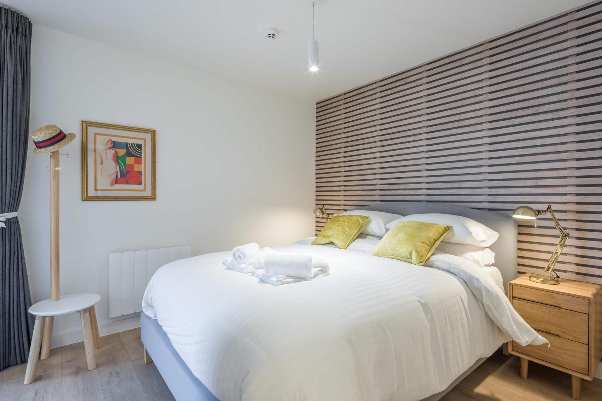 Stunning - With Parking Apartment