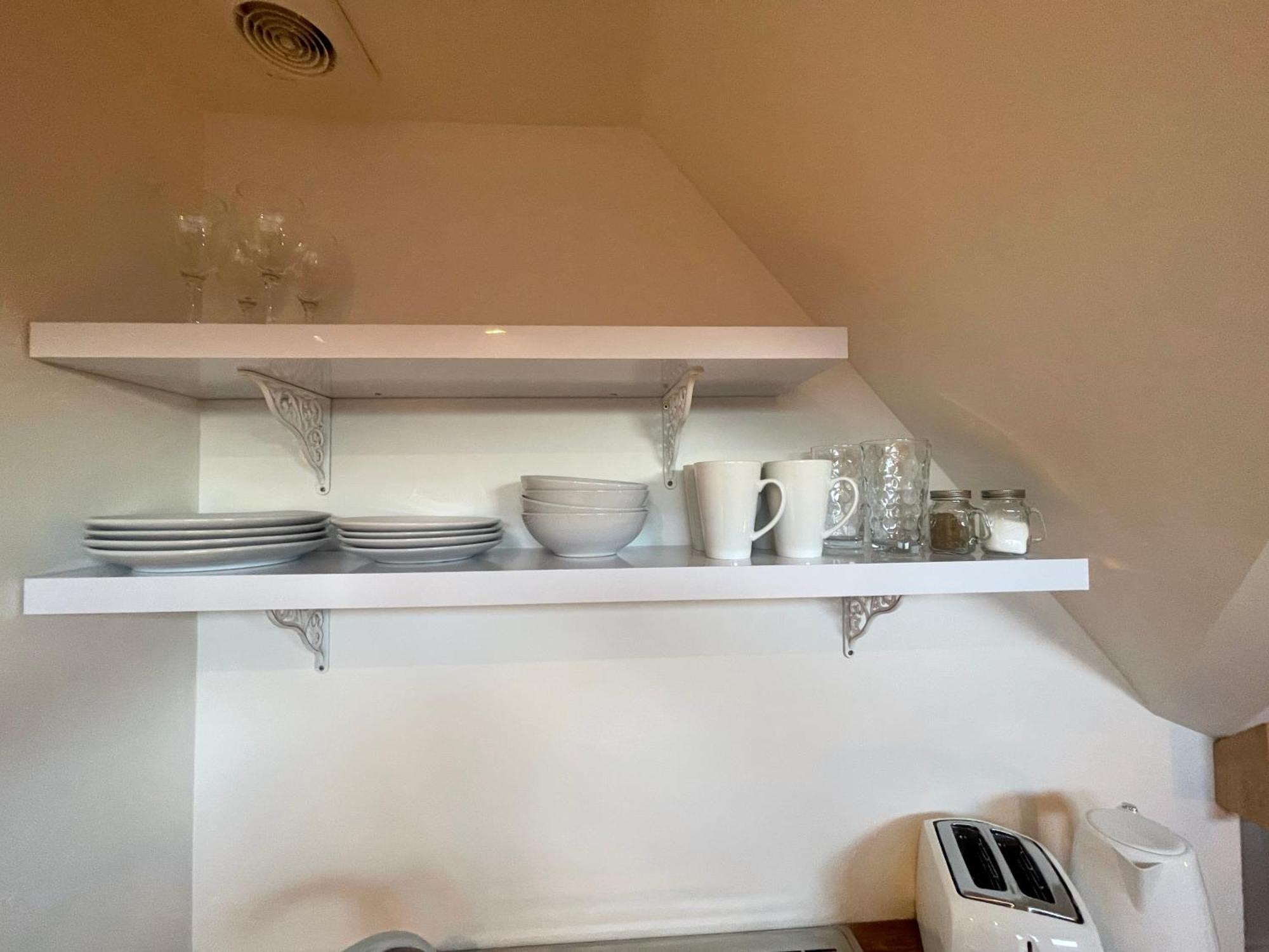 Loft In Location Near Station - Homehost Apartment *