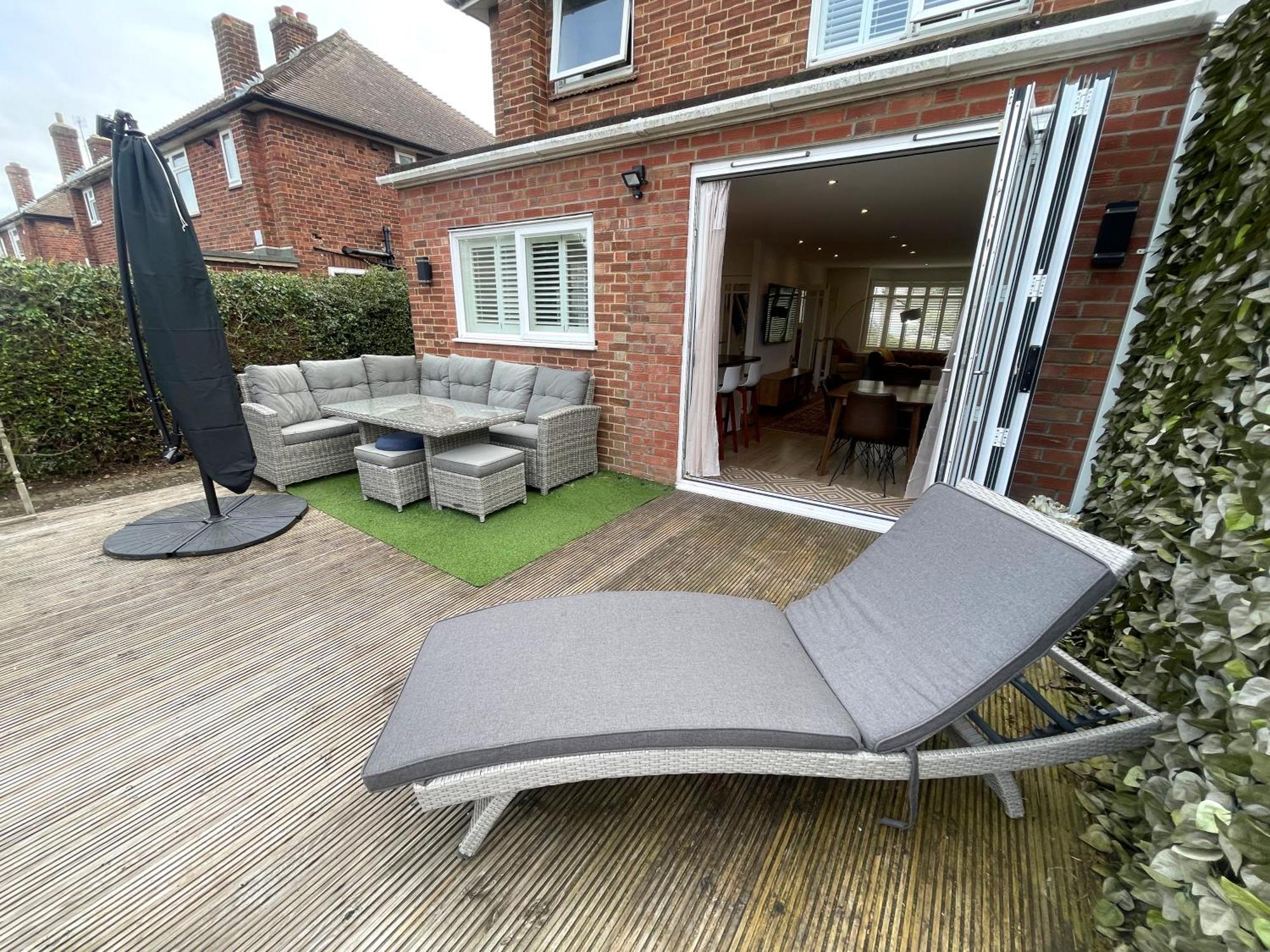 Holiday home Luxurious Large Open Plan Family - Walk To Addenbrookes - Homehost *