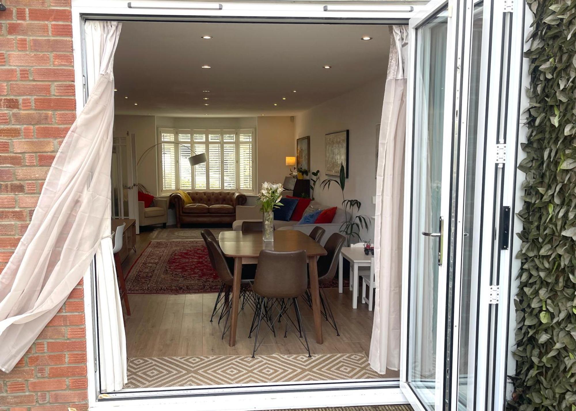 Luxurious Large Open Plan Family - Walk To Addenbrookes - Homehost