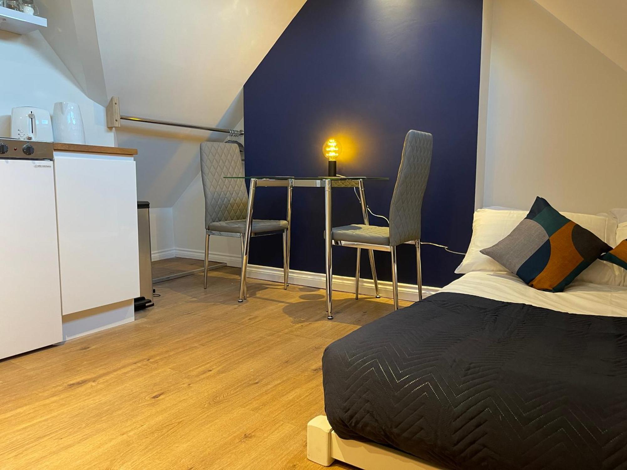Loft In Location Near Station - Homehost Apartment *