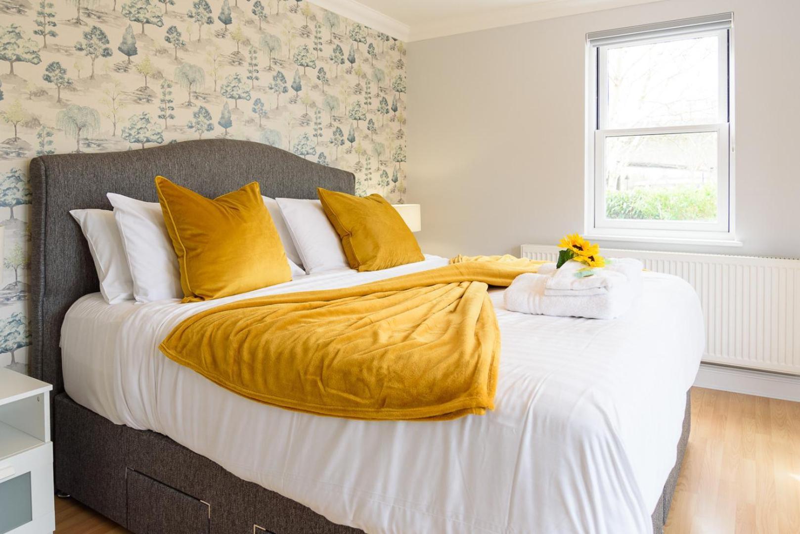 Spacious And House On The River Cam Holiday home *