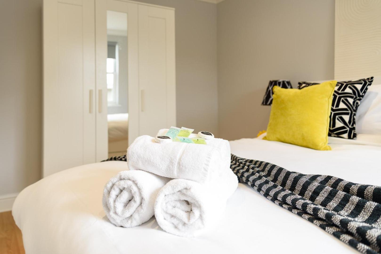 Spacious And House On The River Cam Holiday home *
