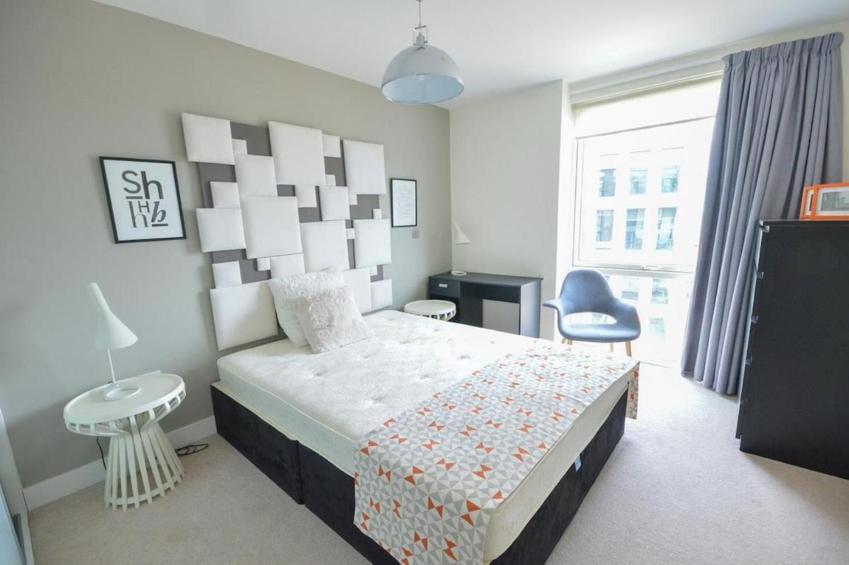 2 Bedroom Flat In Apartment