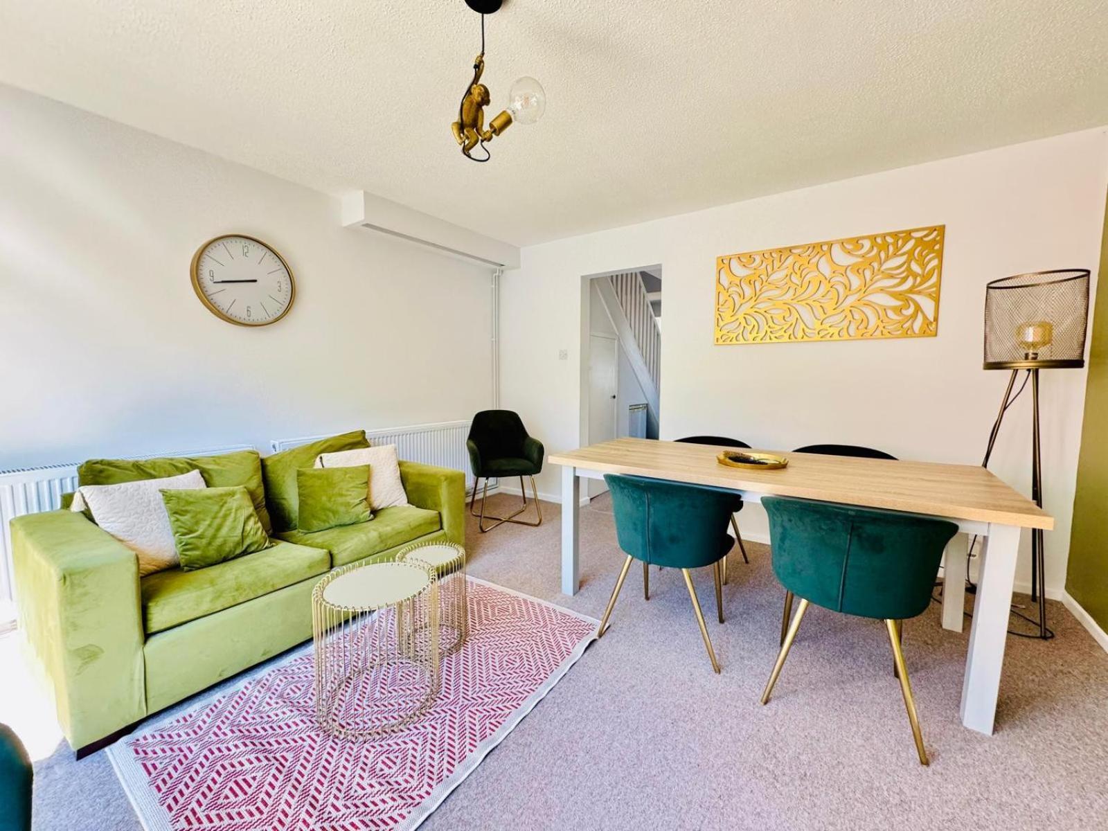 Jade's Cozy Retreat: Pet-friendly 2-bed With Garden Holiday home *