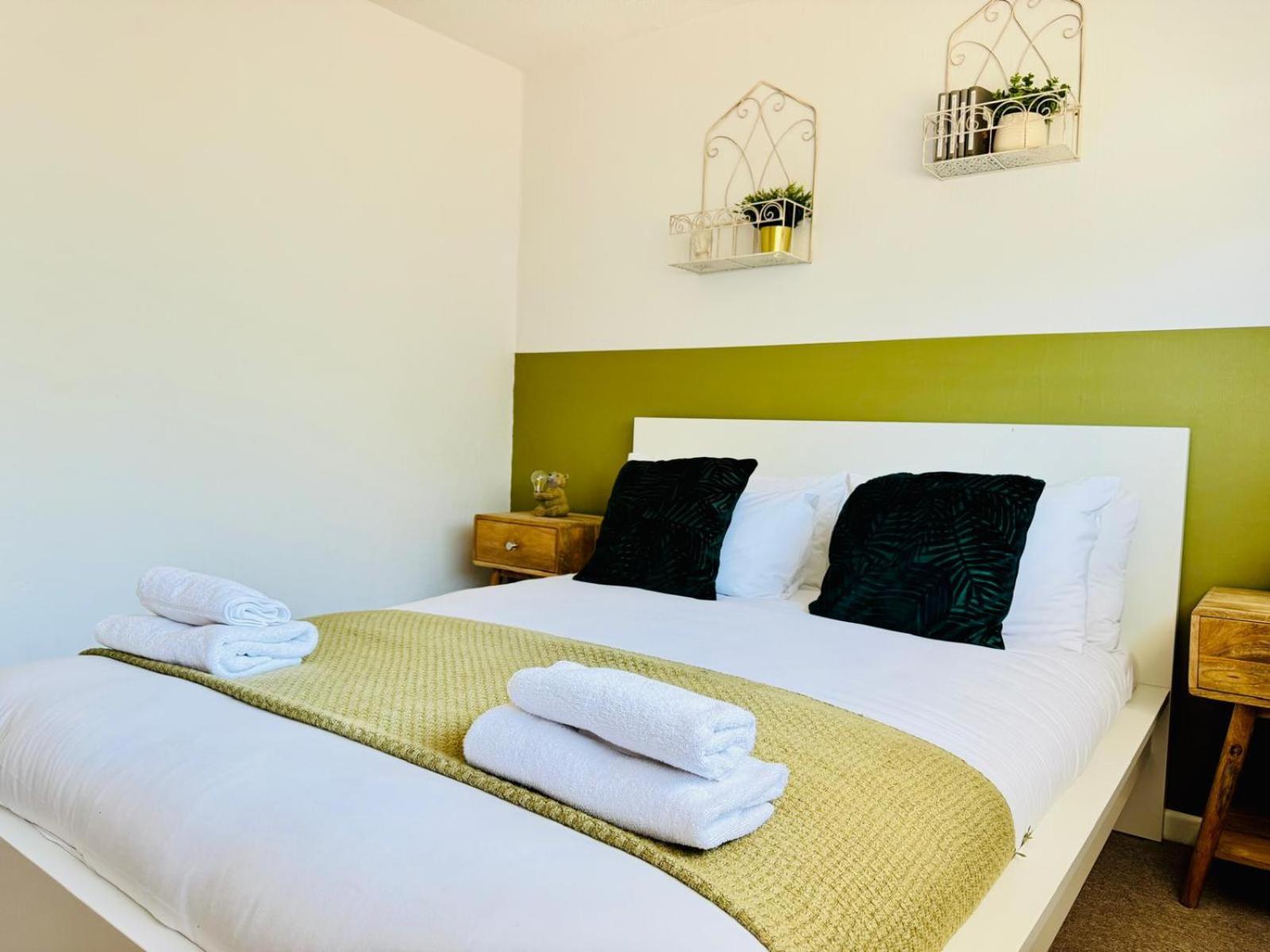 Jade's Cozy Retreat: Pet-friendly 2-bed With Garden Holiday home *