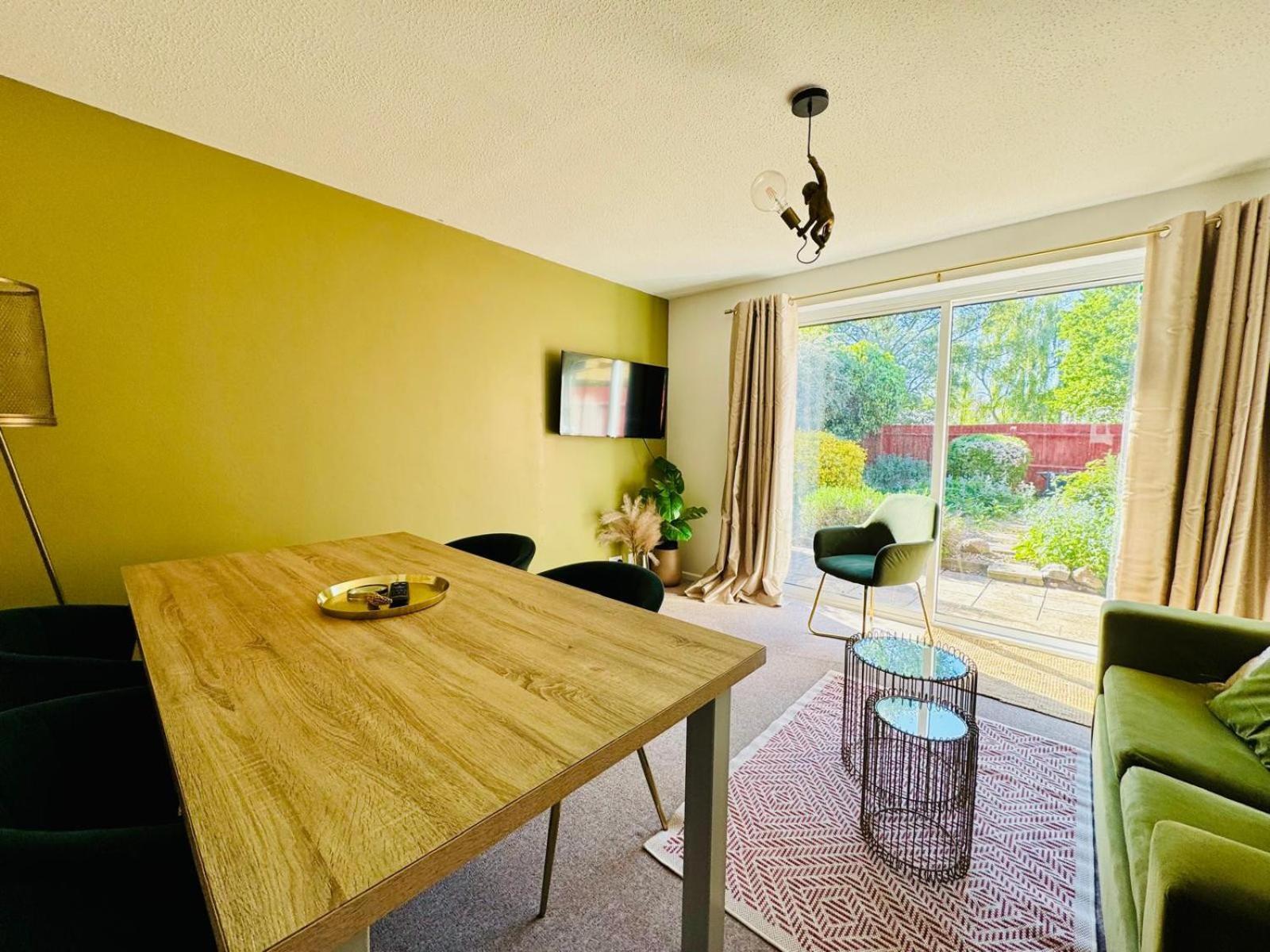 Jade's Cozy Retreat: Pet-friendly 2-bed With Garden Holiday home Cambridge (Cambridgeshire)