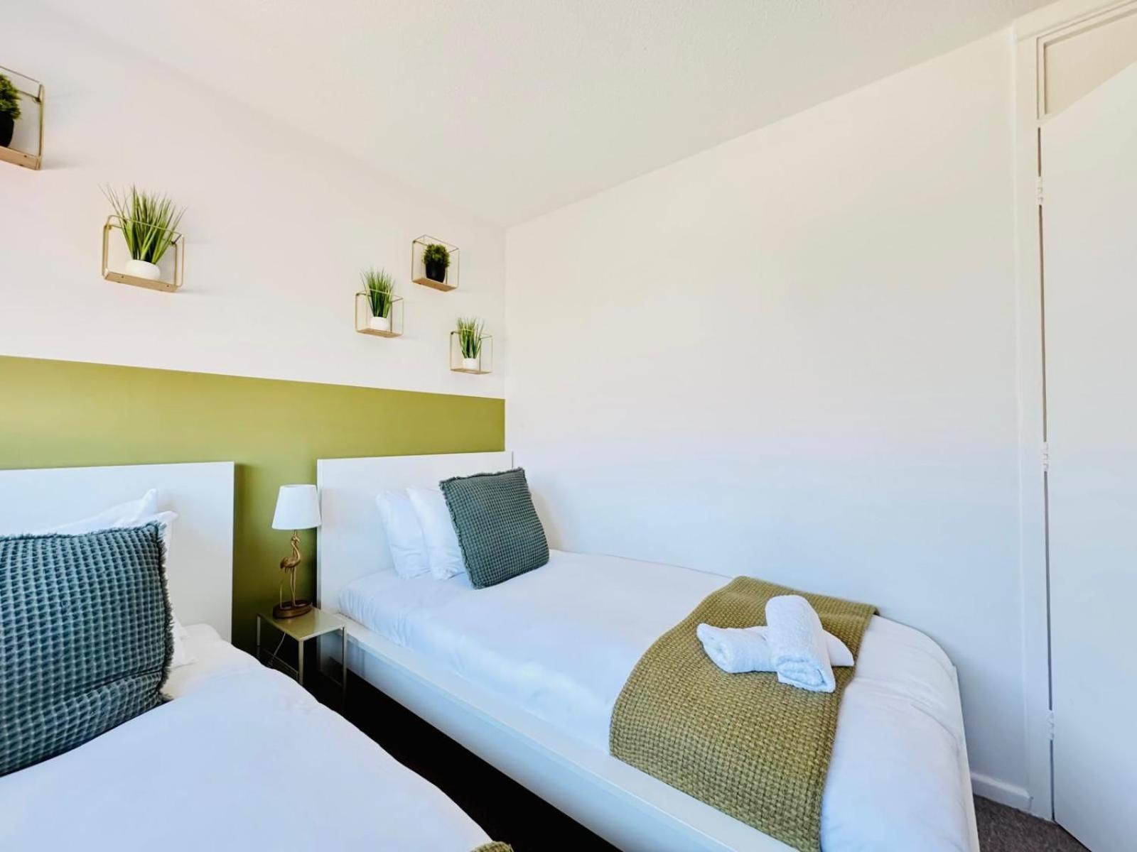Jade's Cozy Retreat: Pet-friendly 2-bed With Garden *