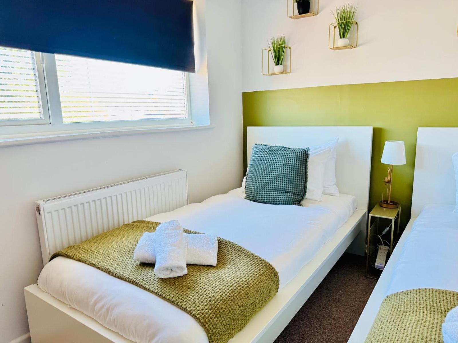 Jade's Cozy Retreat: Pet-friendly 2-bed With Garden Holiday home *