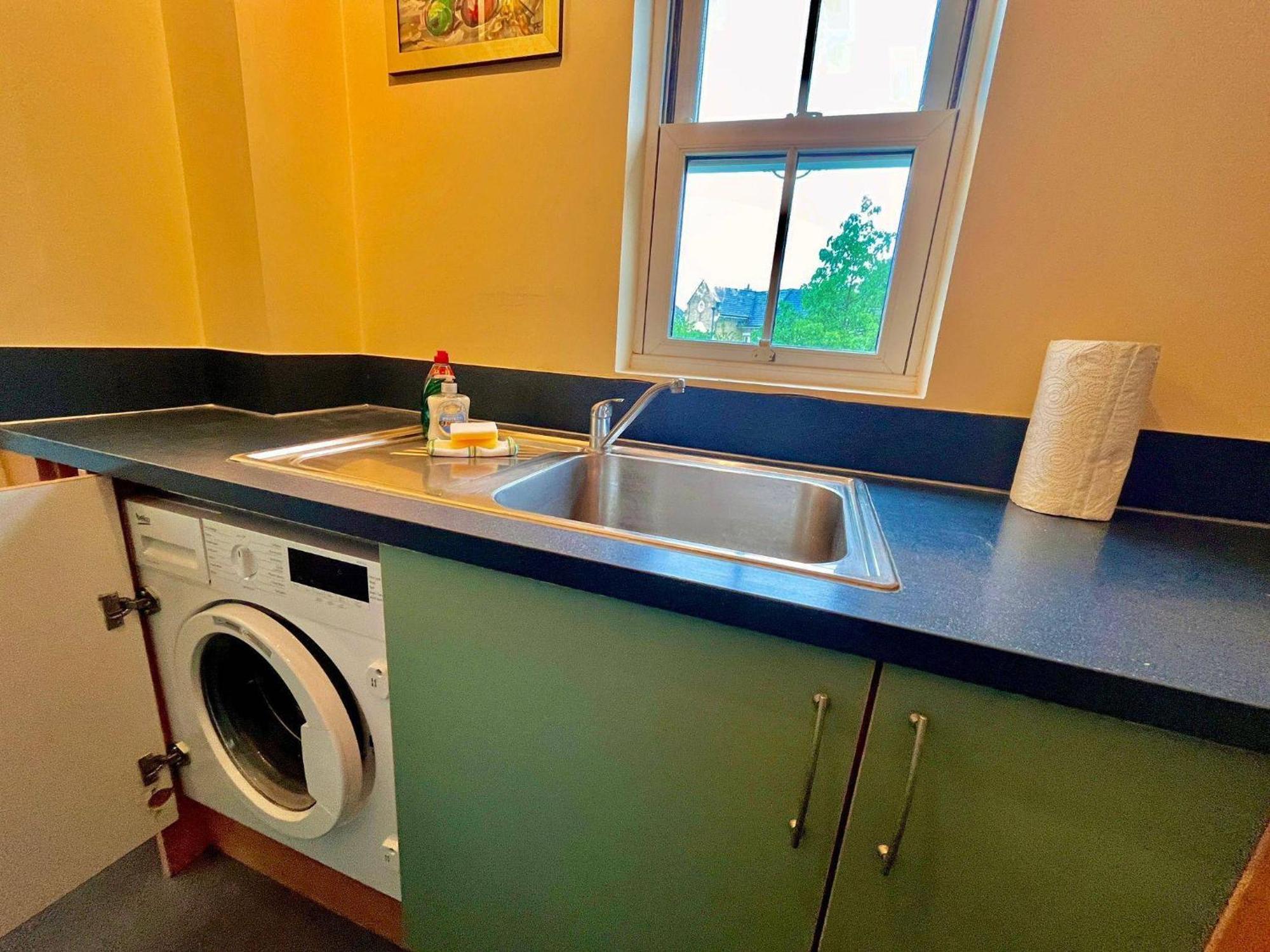 Cozy Retreat - 1 Bed Apartment *