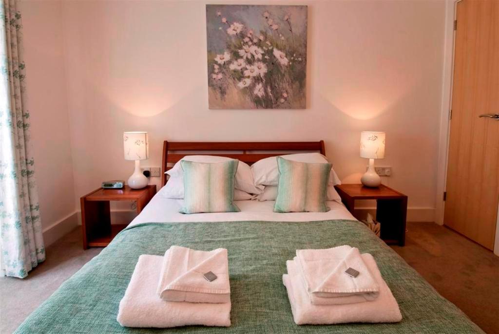 Your Space - Manor House Apartment *
