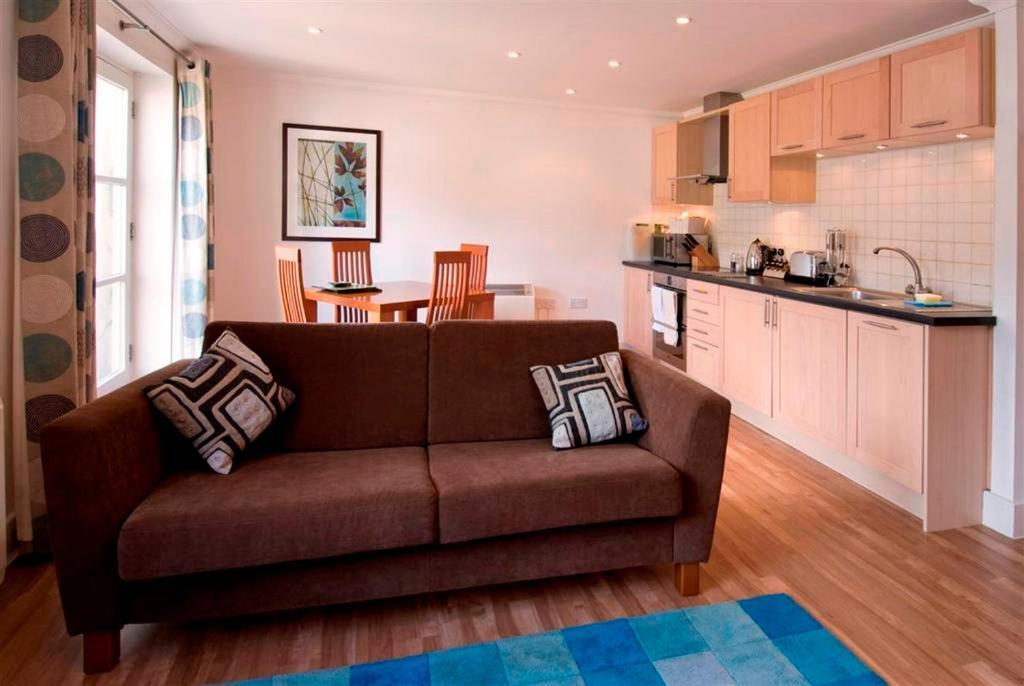 Your Space - Manor House Apartment *