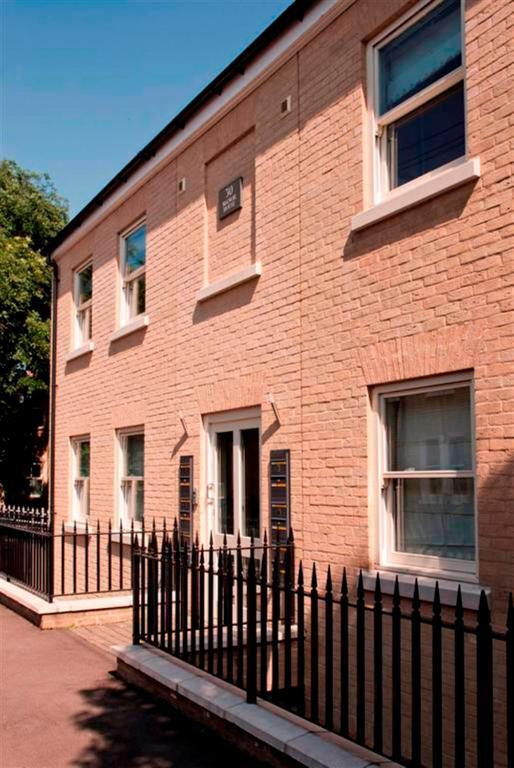 Your Space - Manor House Apartment *