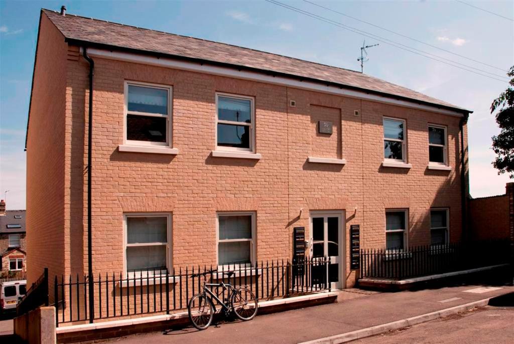 Your Space - Manor House Apartment *