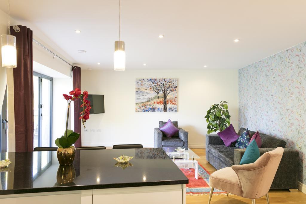 Penthouse 5 Mins Walk To Centre & Colleges With Balcony & Sleeps 6