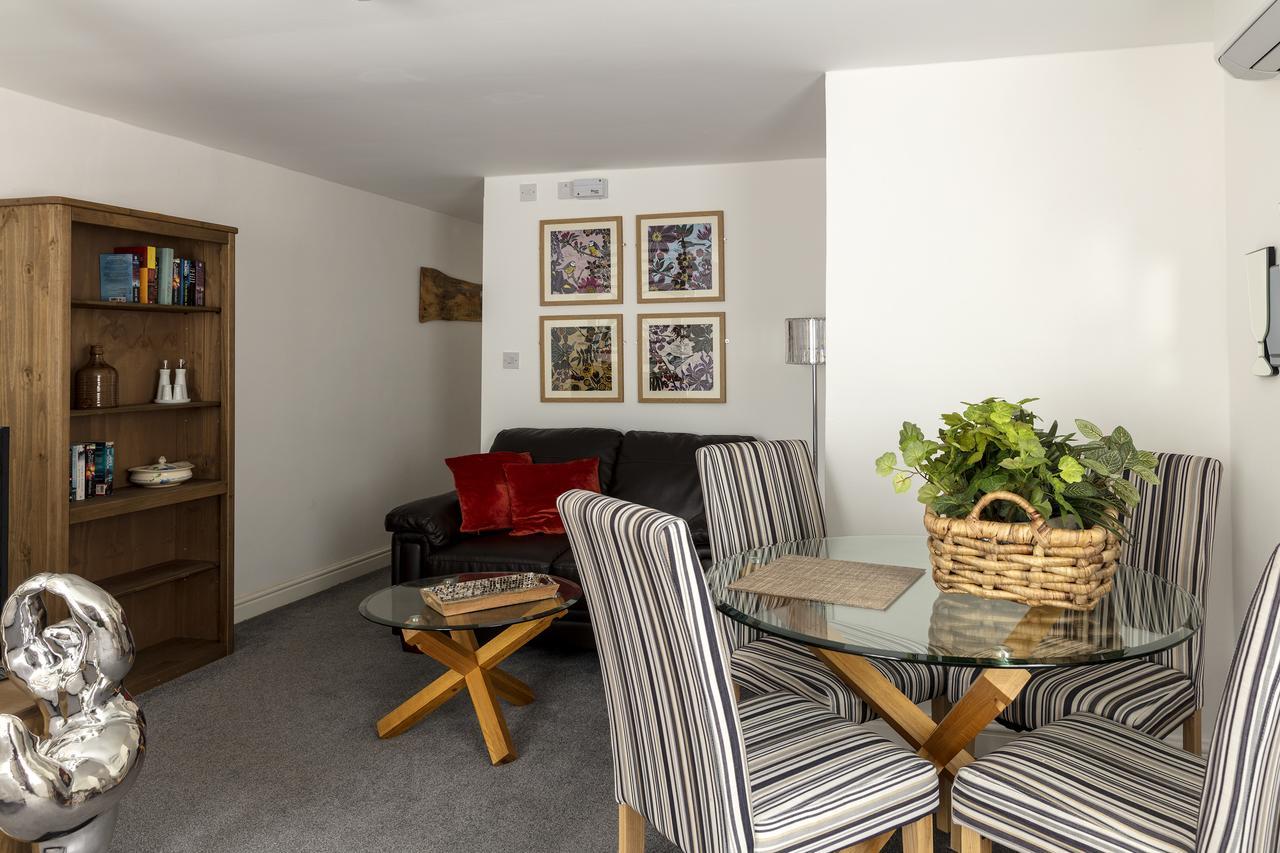 River Court Lets