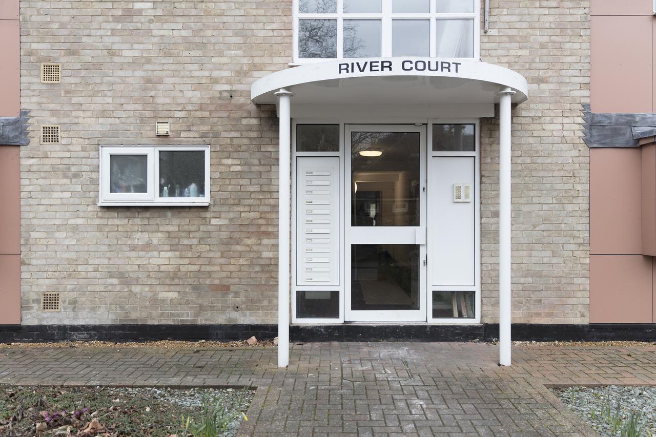 River Court Lets *