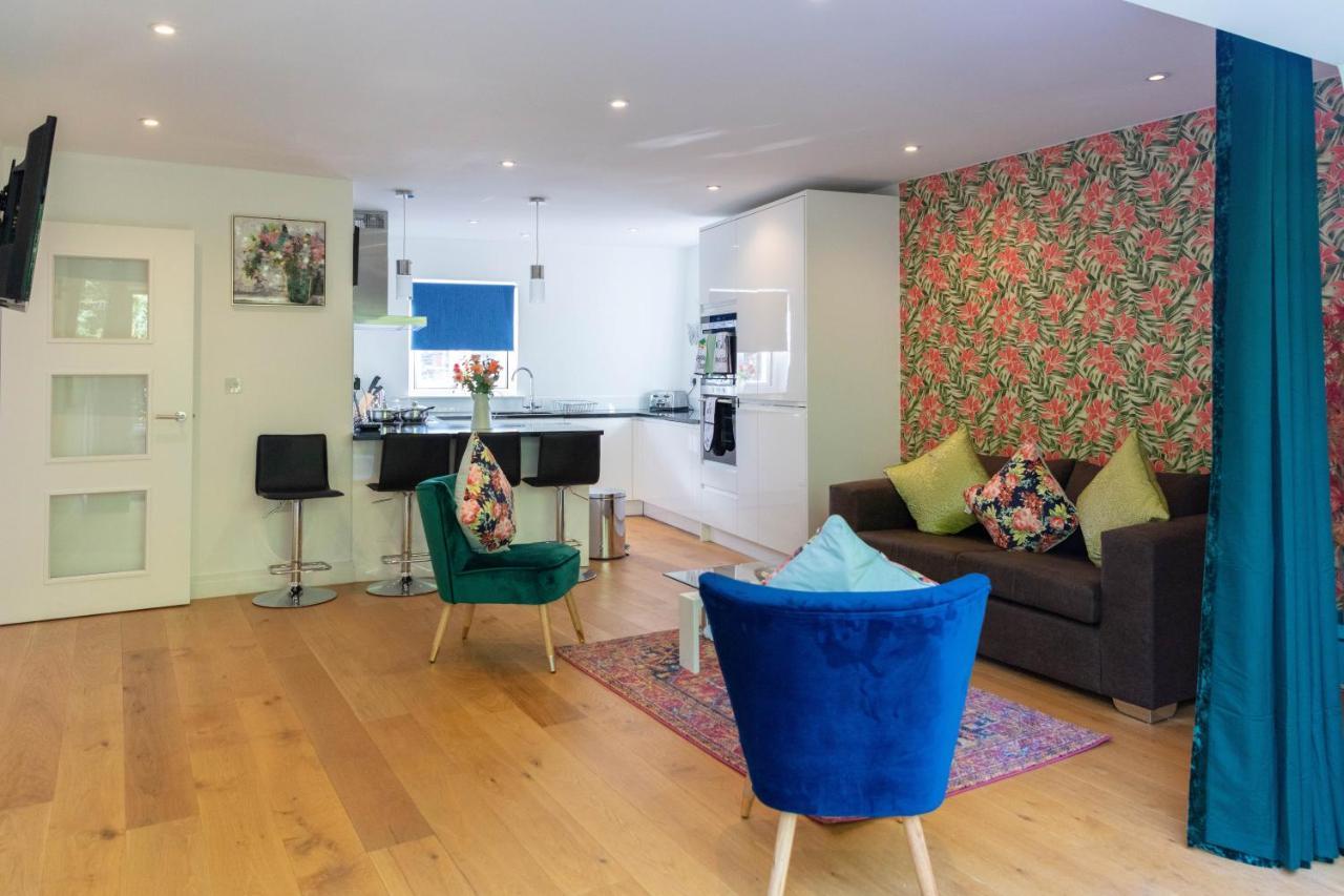 Penthouse 5 Mins Walk To Centre & Colleges With Terrace & Sleeps 6 *